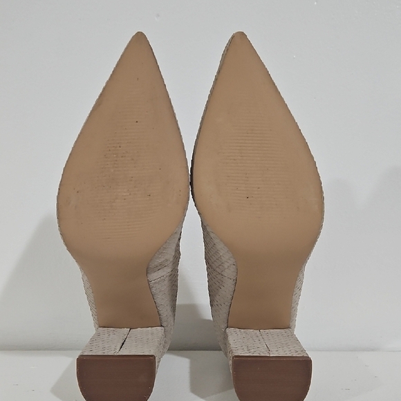 EUC Steve Madden Women's Beige Textured Heels pointed-toe heeled shoe - Picture 7 of 9